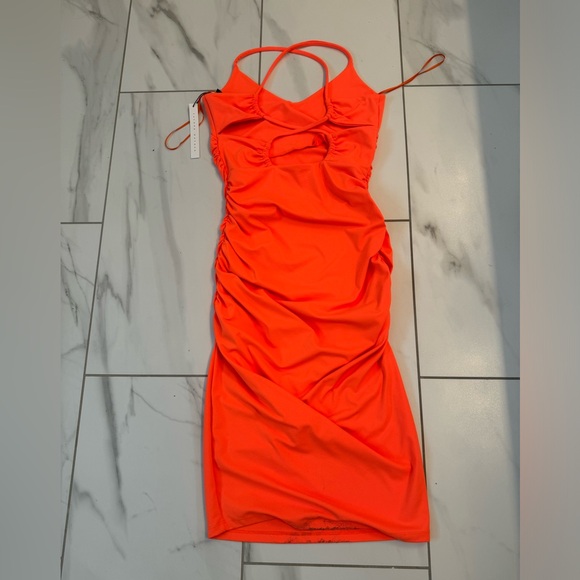 V front cross back gathered dress - size large - Picture 7 of 9